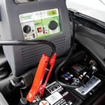 Pinzas de arranque para encender motor.