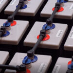 Montón de baterías conectadas en serie